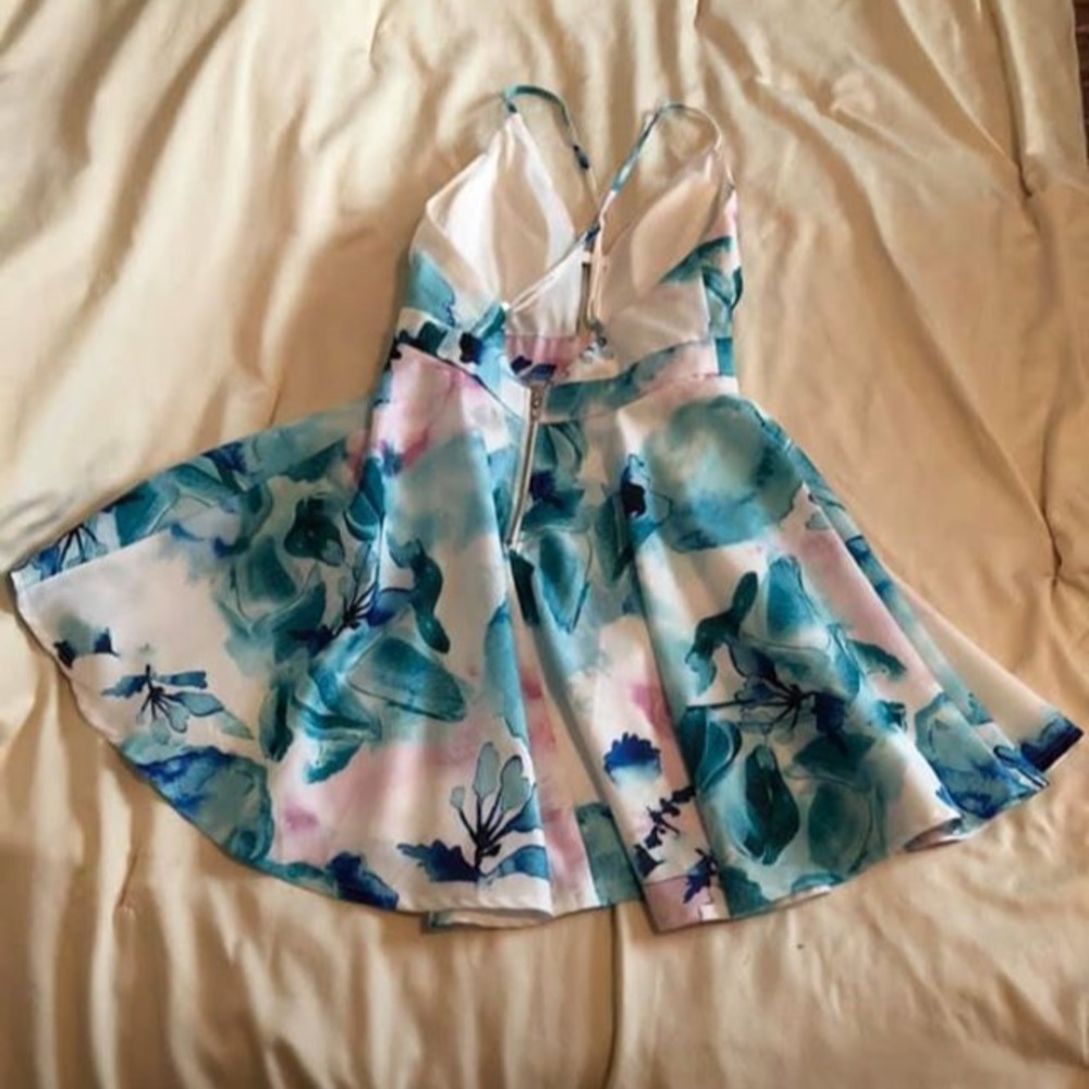 Spring dress - Picture 2 of 3